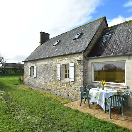 Beautiful With Courtyard In Holiday home *