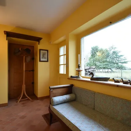 Beautiful With Courtyard In Appeville